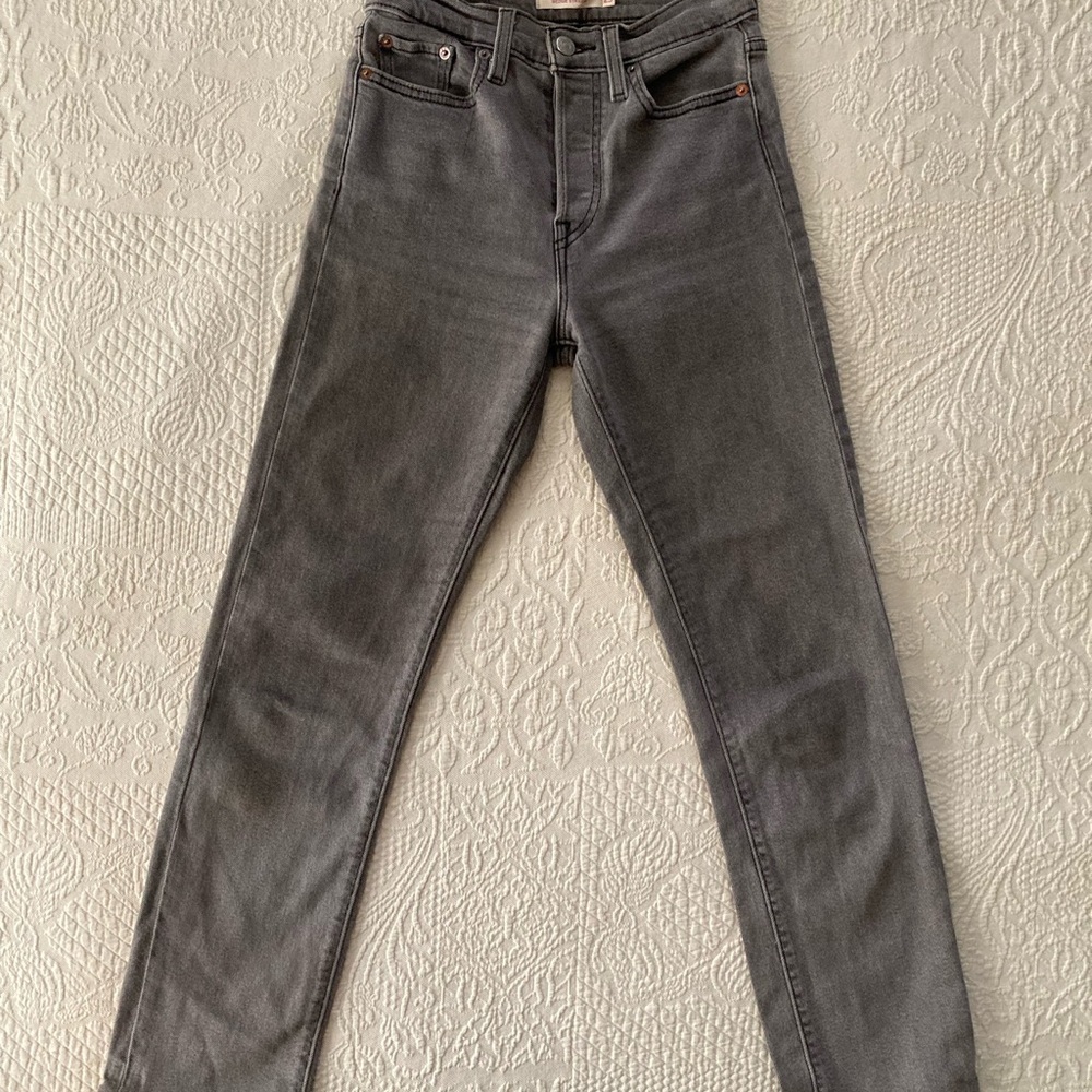 Levi's Women’s Gray Jeans - Picture 2 of 7